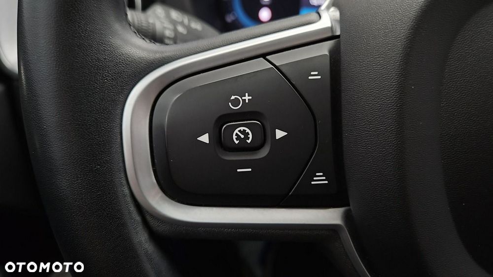 Volvo XC 60 B4 D Momentum Pro - 17
