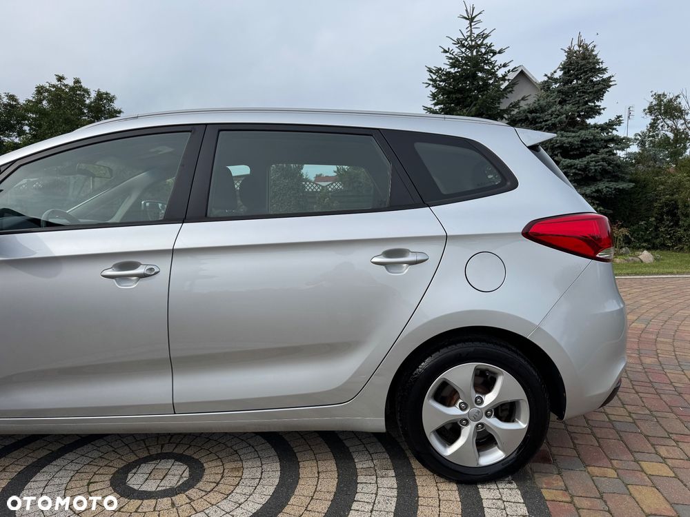 Kia Carens - 12