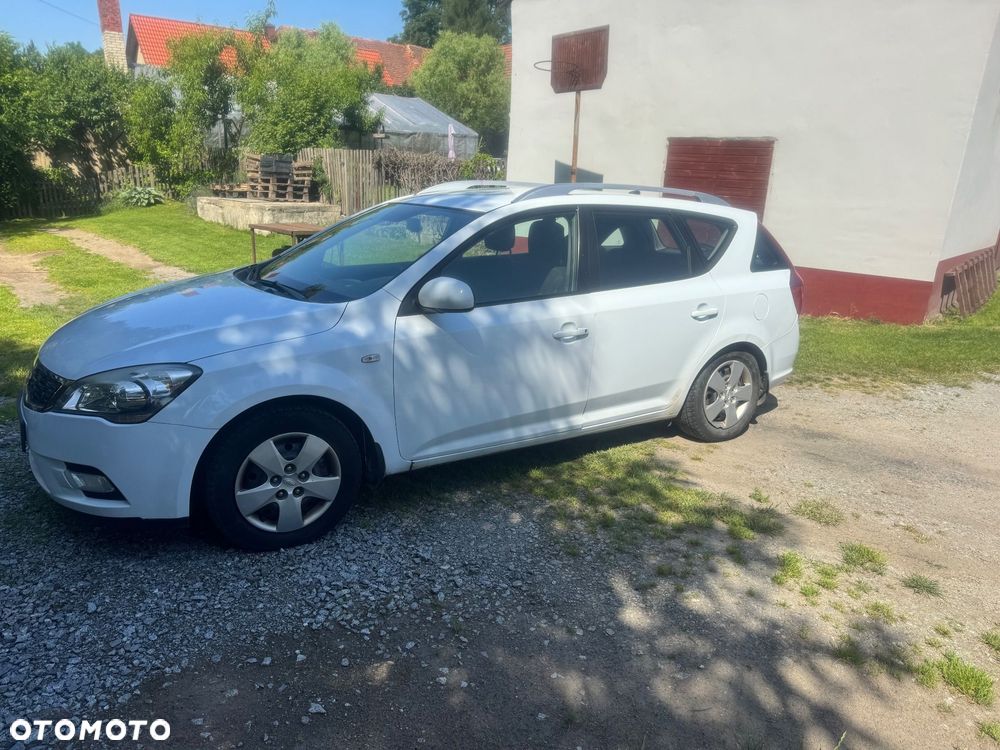 Kia Ceed - 4