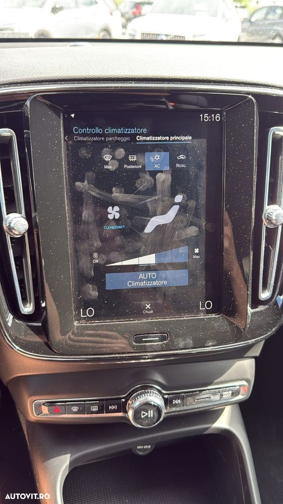 Volvo XC 40 T2 AT8 Momentum - 24