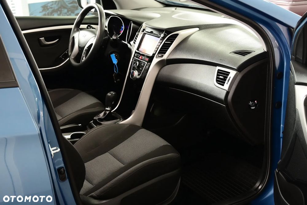 Hyundai i30 blue 1.6 CRDi Trend - 10