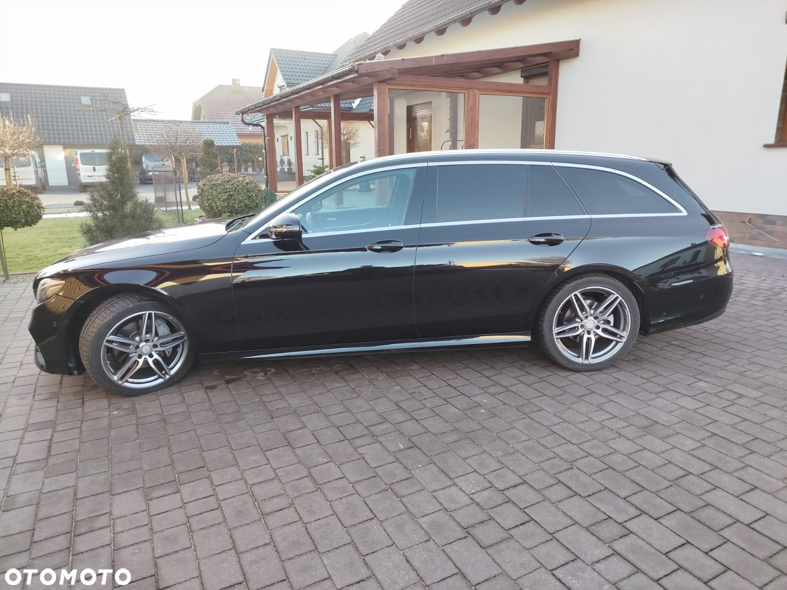 Mercedes-Benz Klasa E 220 d Business Edition 9G-TRONIC - 3