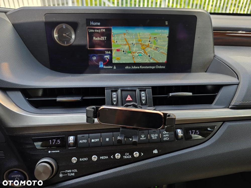 Lexus ES 300h Prestige - 13
