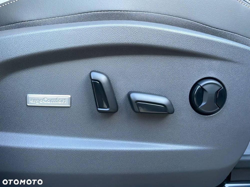 Volkswagen Multivan - 25