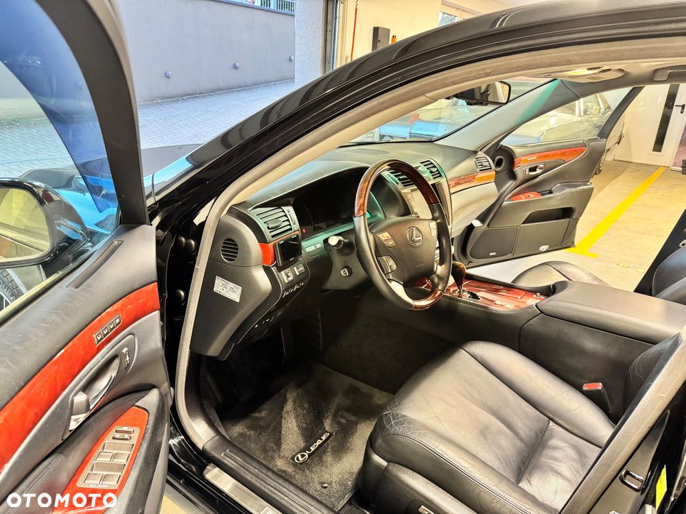 Lexus LS - 28