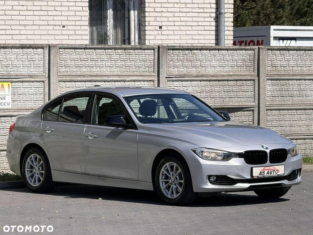 BMW Seria 3 320i Sport Line - 35