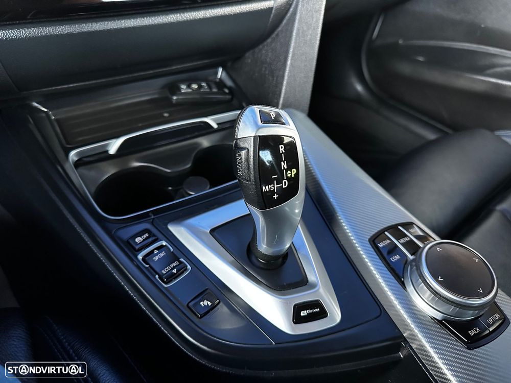 BMW 330 e iPerformance Pack M - 34