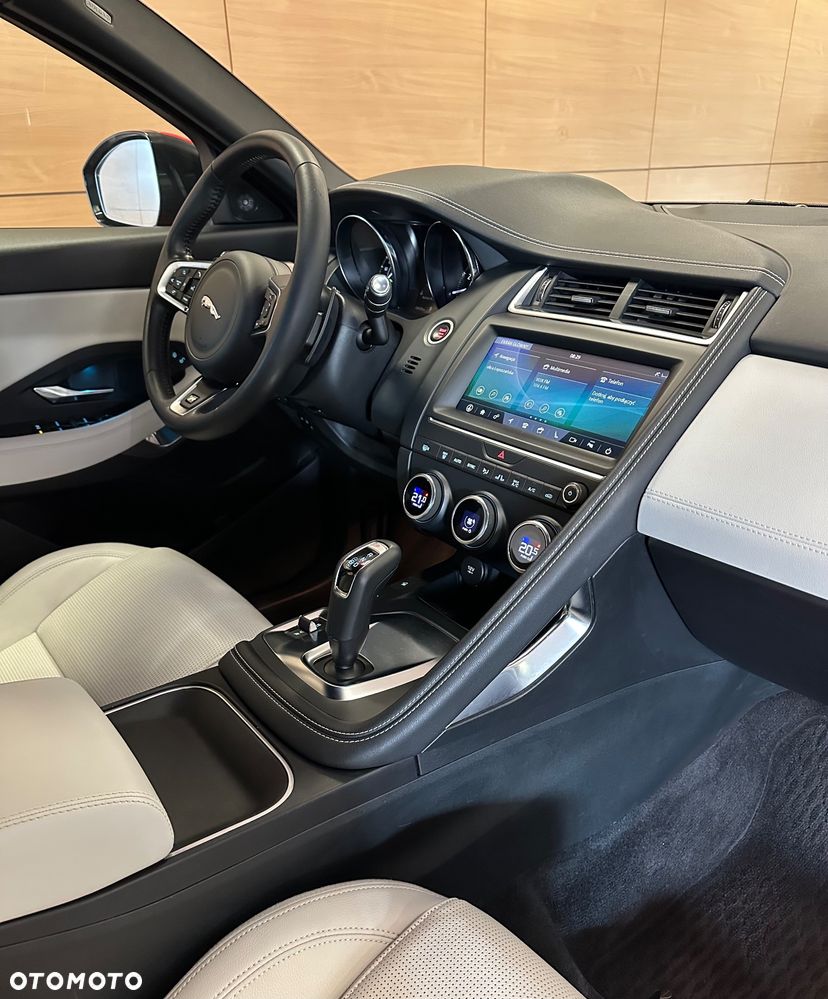 Jaguar E-Pace 2.0 i4P AWD R-Dynamic - 8