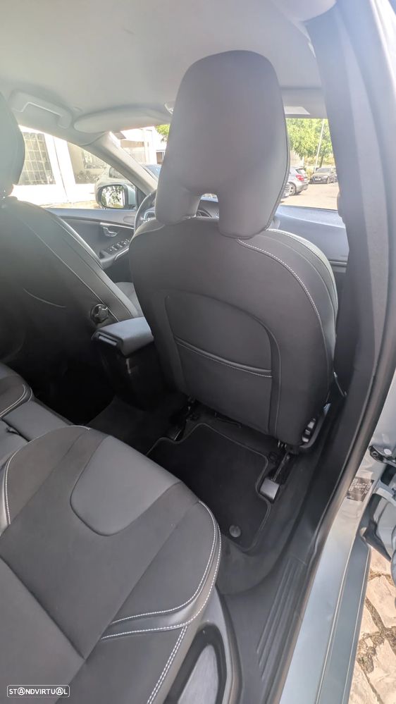 Volvo V40 2.0 D2 Momentum - 16