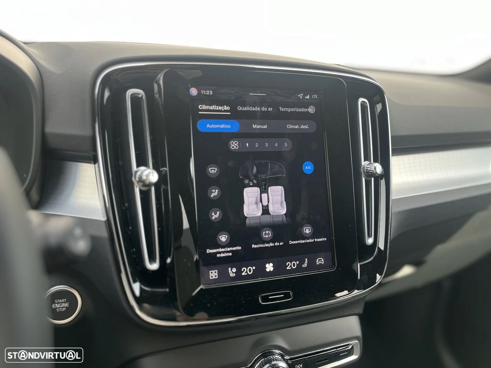 Volvo XC 40 2.0 B3 Black Edition - 31