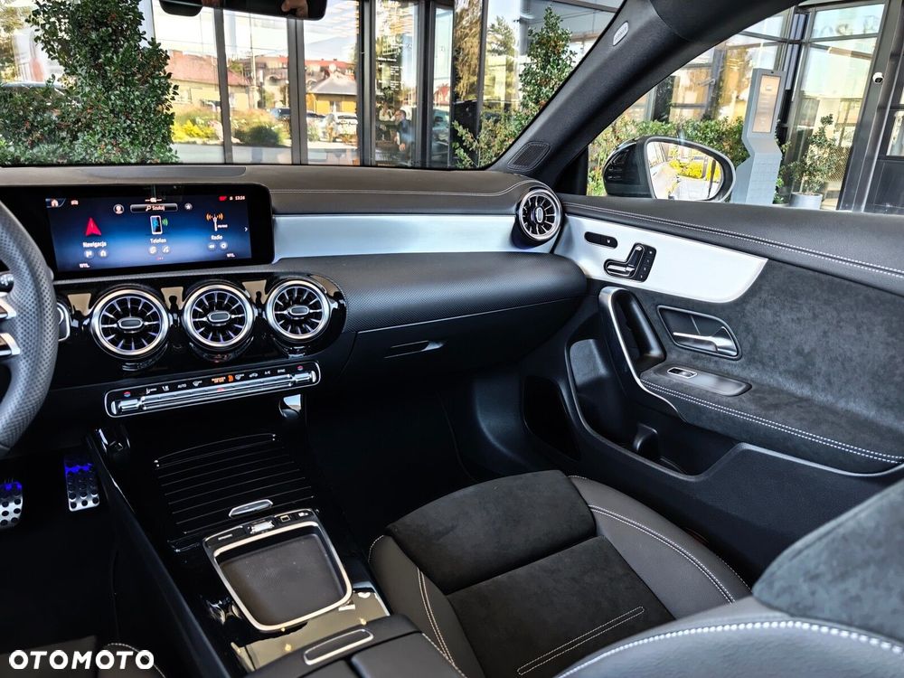 Mercedes-Benz CLA - 17
