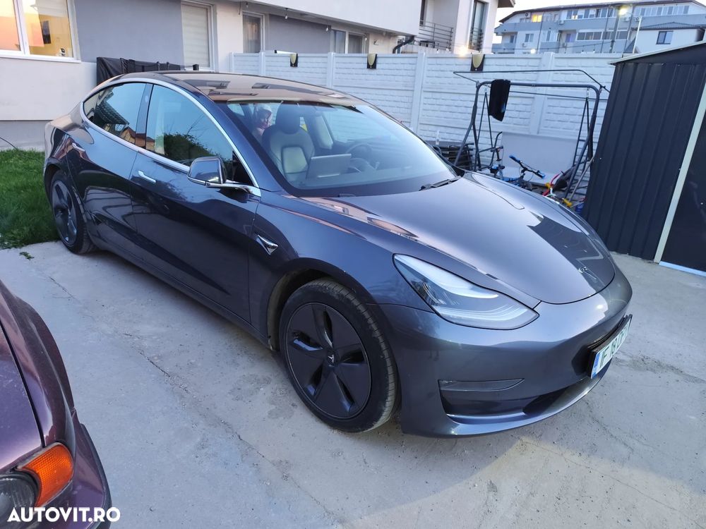 Tesla Model 3 - 1