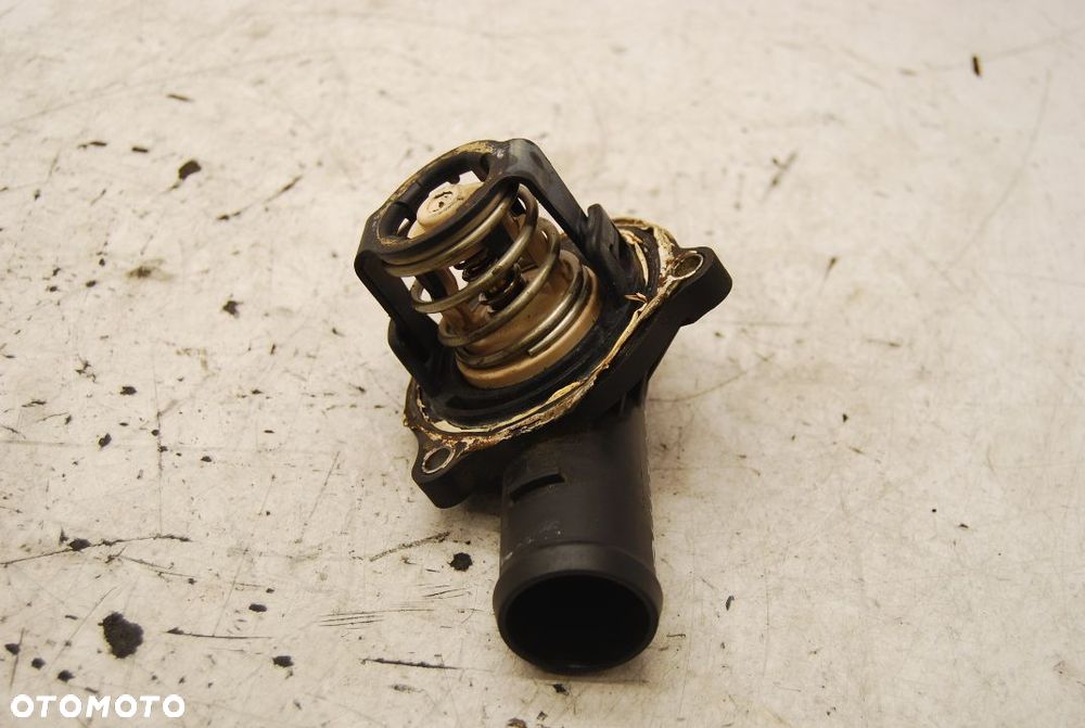 OBUDOWA TERMOSTATU 059121111L AUDI A4 B7 2.7 TDI A6 C6 - 2