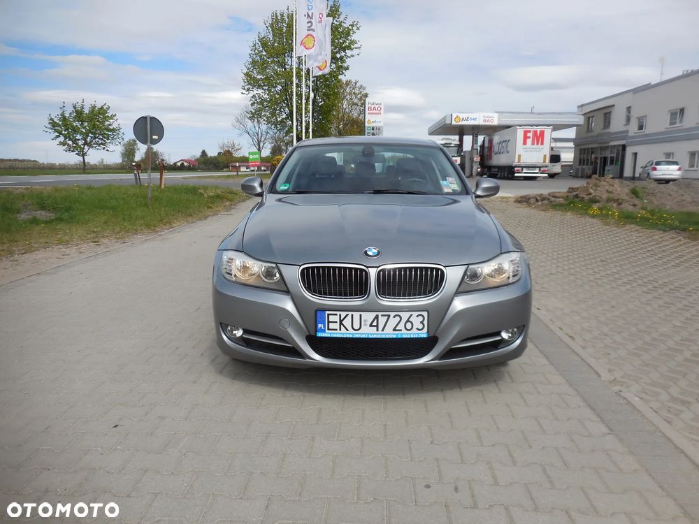 BMW Seria 3 318i Edition Exclusive - 1