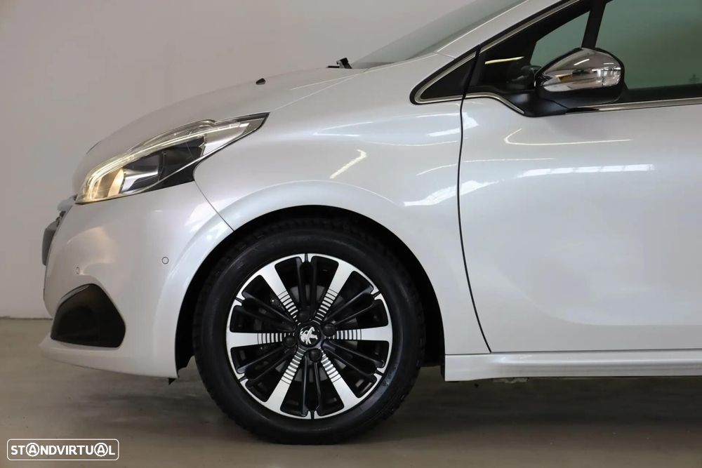 Peugeot 208 1.2 PureTech Allure EAT6 - 11