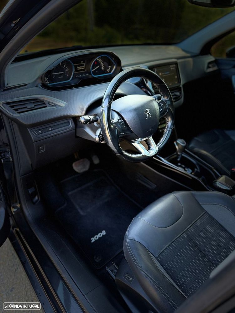 Peugeot 2008 1.2 PureTech Allure EAT6 - 12