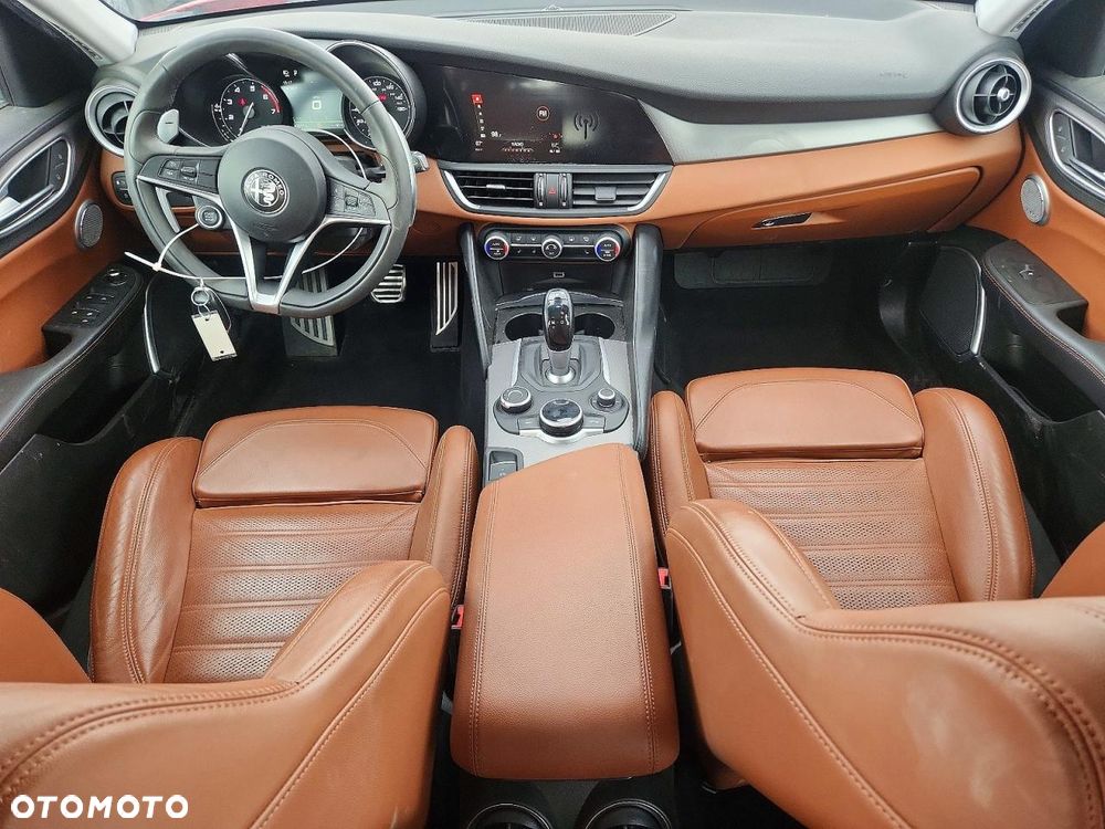 Alfa Romeo Giulia 2.0 Turbo TI Q4 - 8