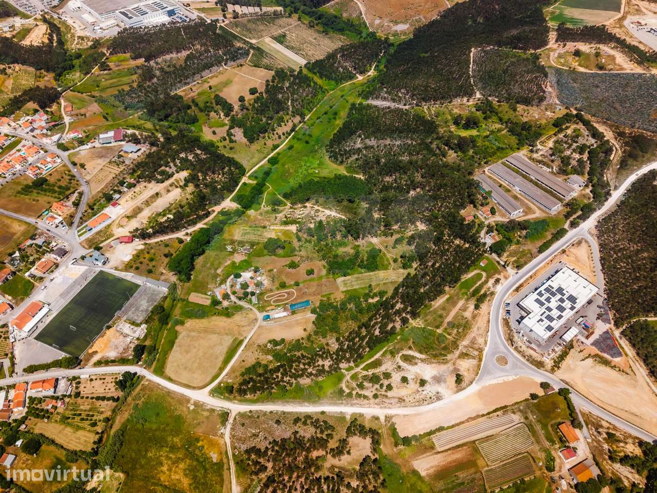 Terreno com quatro hectares e meio perto de indústria, no concelho ... - Grande imagem: 4/18