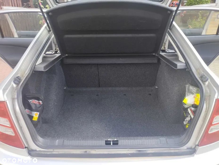 Skoda Octavia 1.6 Tour - 4