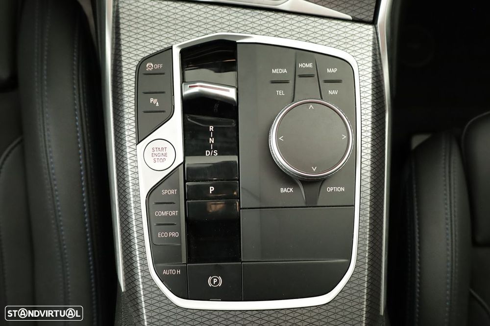 BMW 320 d Pack Desportivo M Auto - 13