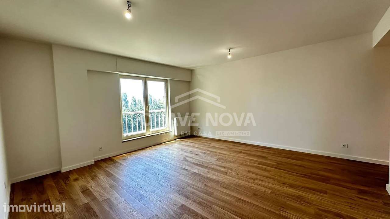 T3 c/ 2 Lugares de Garagem no Campo Alegre, Porto - Grande imagem: 2/43