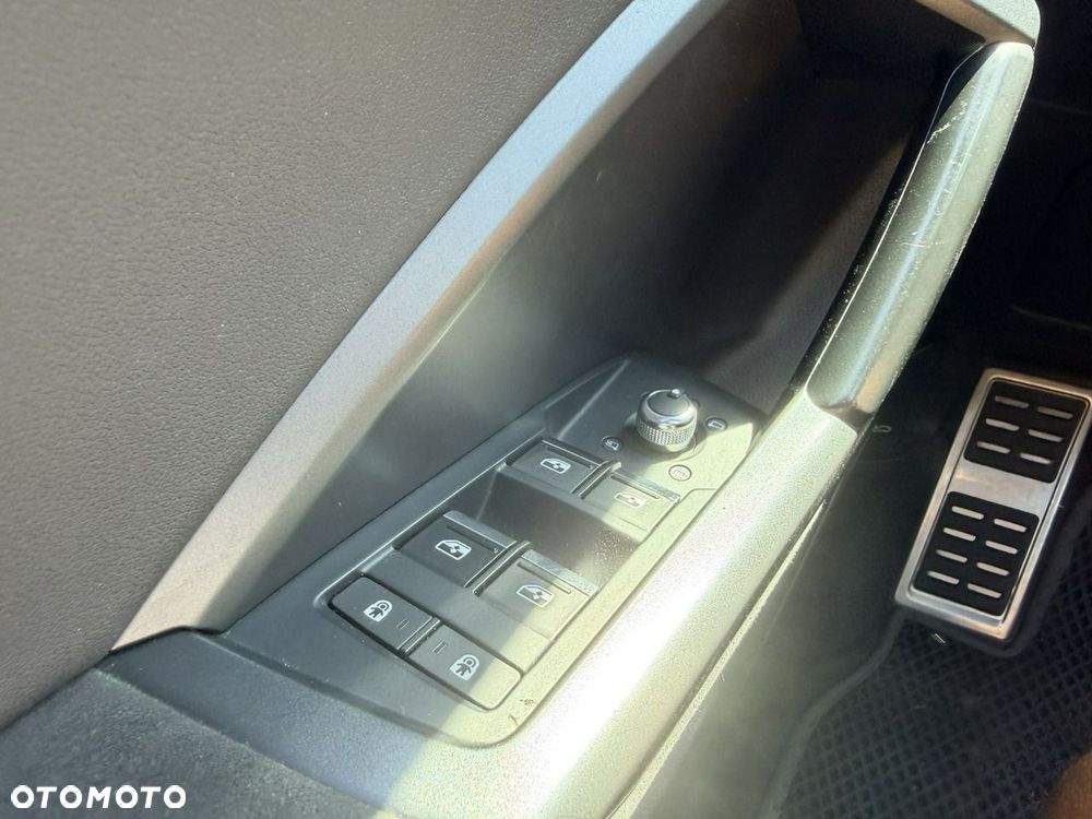 Audi RS Q3 2.5 TFSI quattro S tronic - 23