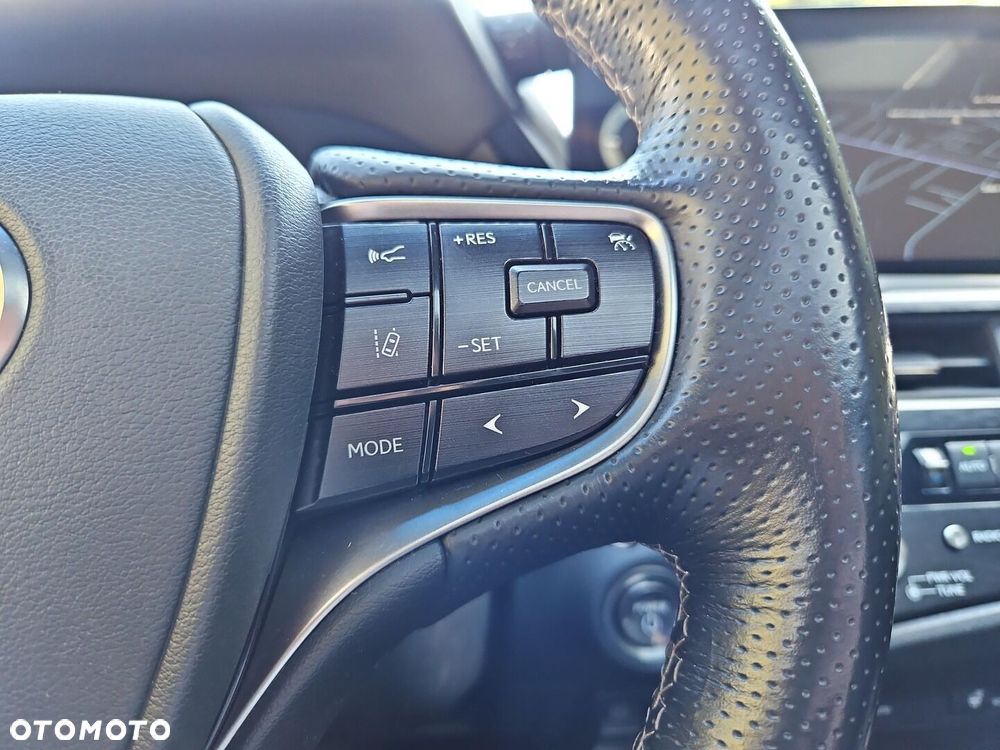 Lexus ES 300h F Sport Edition - 12