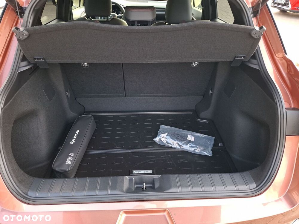 Lexus LBX 1.5 Hybrid Emotion - 29