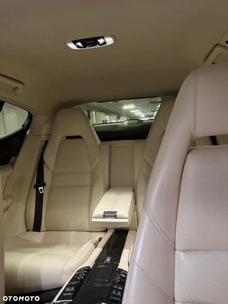 Porsche Panamera 4S - 8