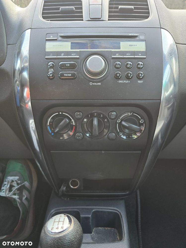 Suzuki SX4 1.6 Comfort Plus - 13