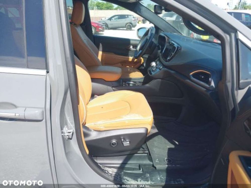Chrysler Pacifica - 8