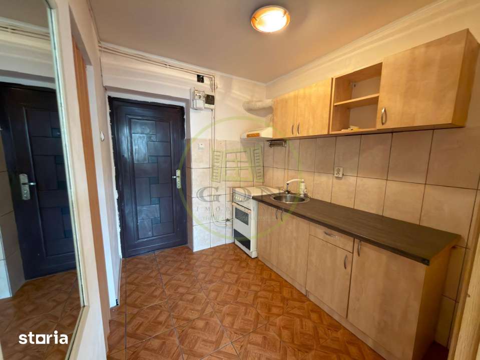 Camera de camin, cartier George Enescu, zona Liceul de Chimie — fotografia 3