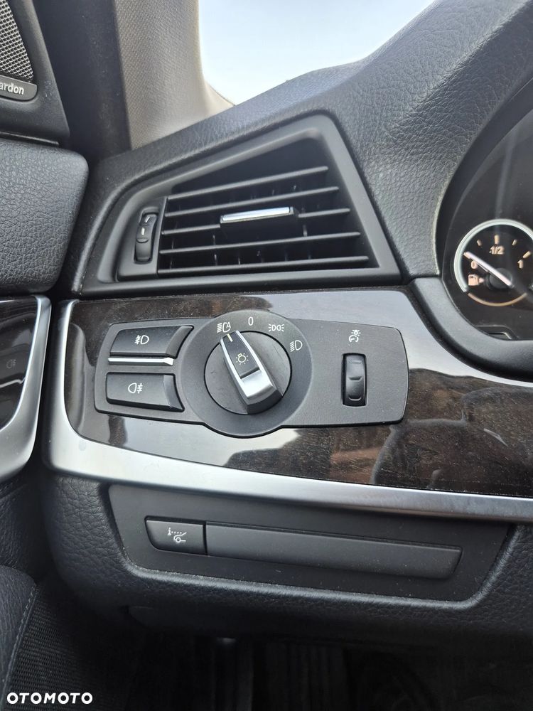 BMW Seria 5 535i xDrive Sport-Aut - 23