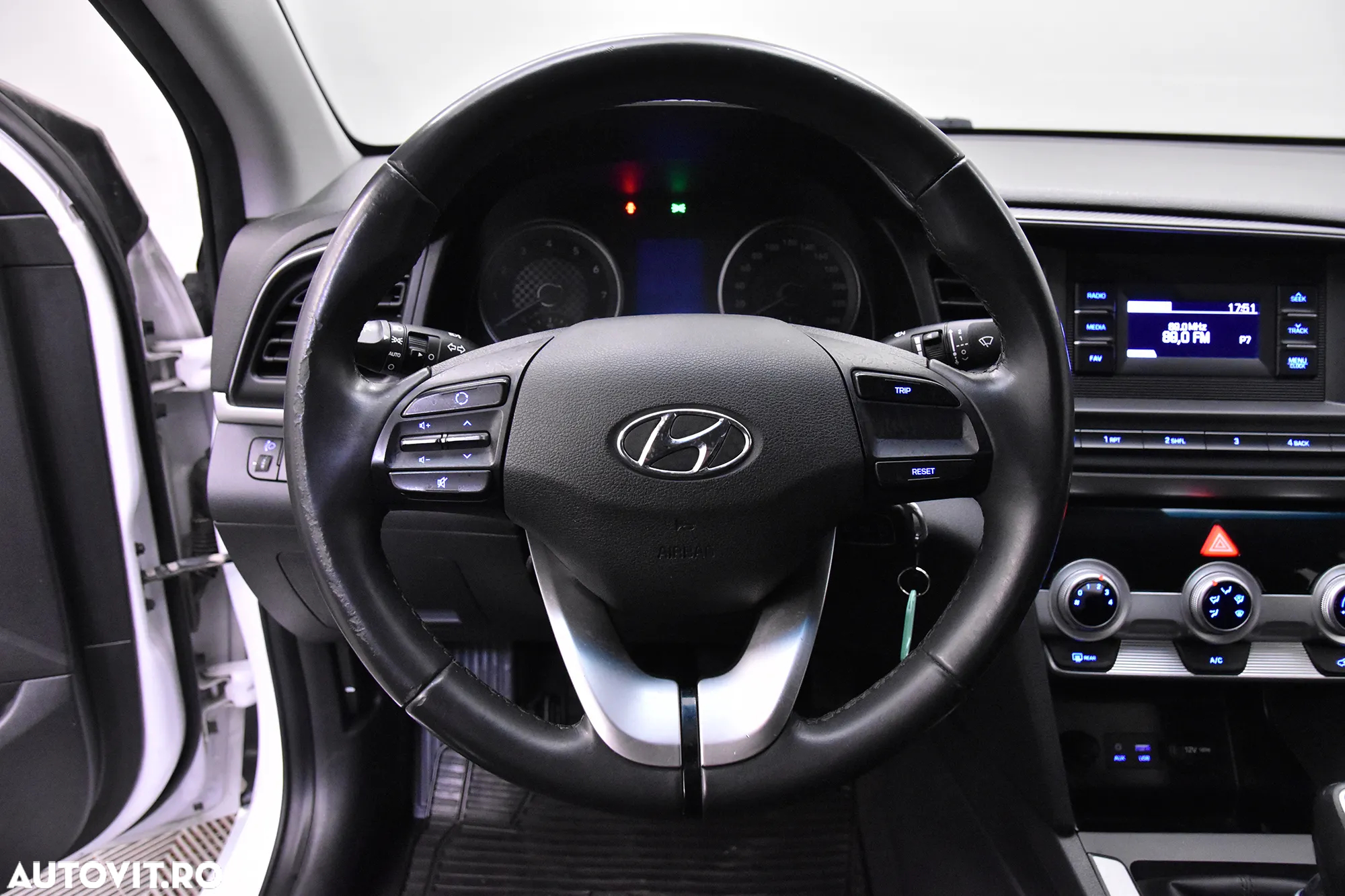 Hyundai Elantra - 15
