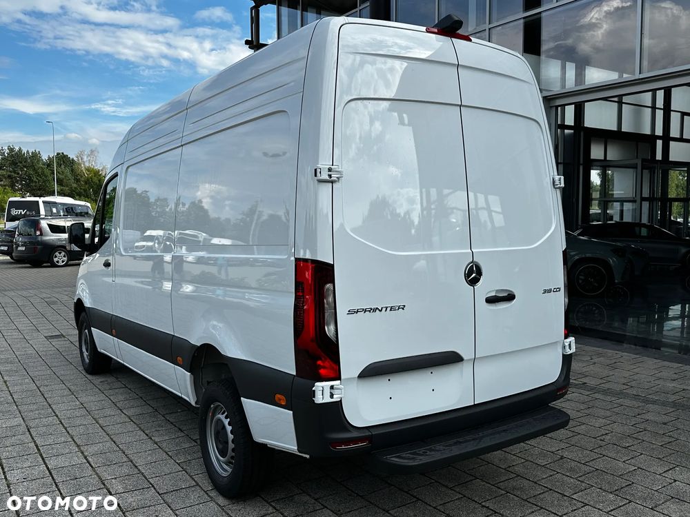 Mercedes-Benz Sprinter - 9