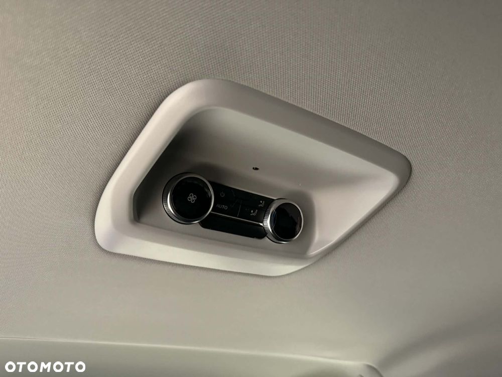 Volkswagen Caravelle - 16