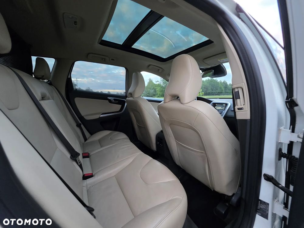 Volvo XC 60 D5 AWD Summum - 8