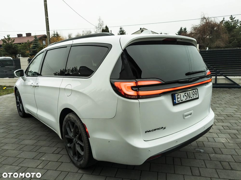 Chrysler Pacifica - 10