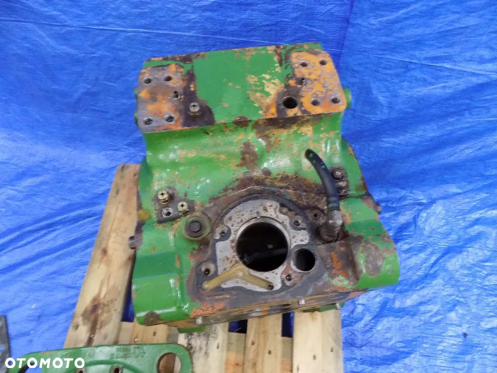 obudowa tylnego mostu tył L78574 john deere 6300 6100 6200 6400 - 1