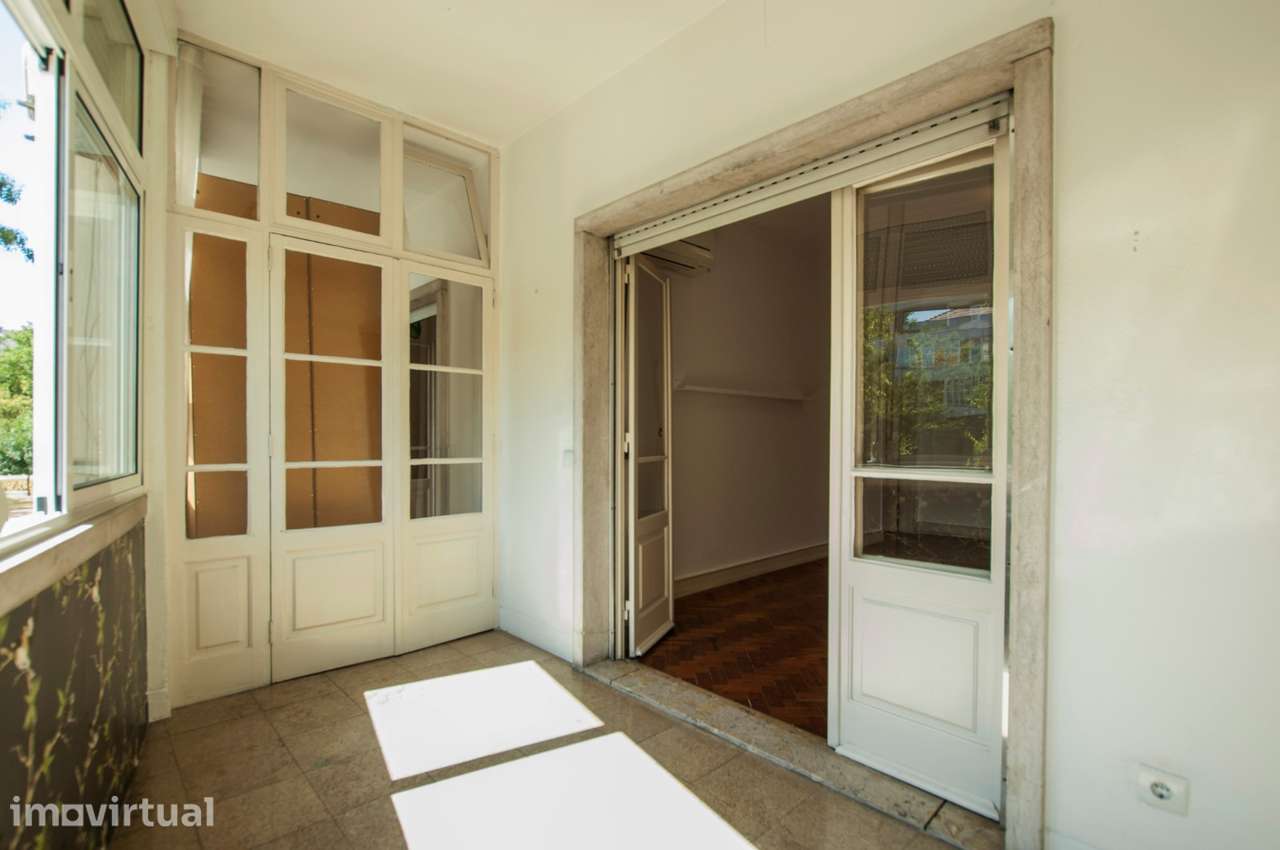 Apartamento T3 Luminoso com Varandas, junto ao Metro do Areeiro - Grande imagem: 4/21