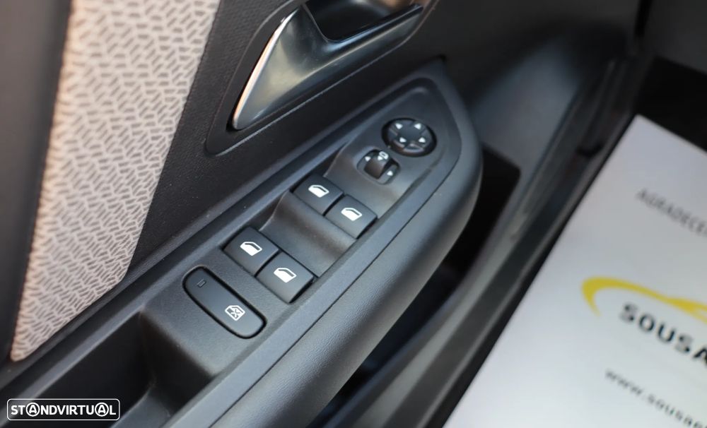 Citroën C4 1.2 PureTech Shine EAT8 - 32