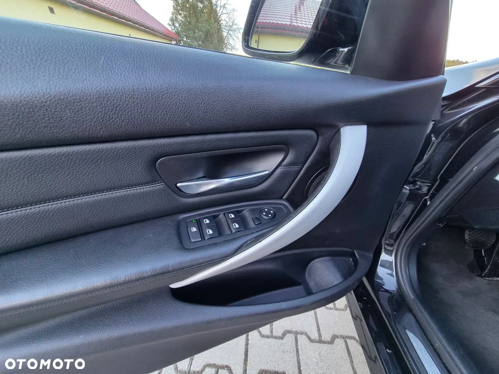 BMW Seria 3 320d xDrive M Sport - 27