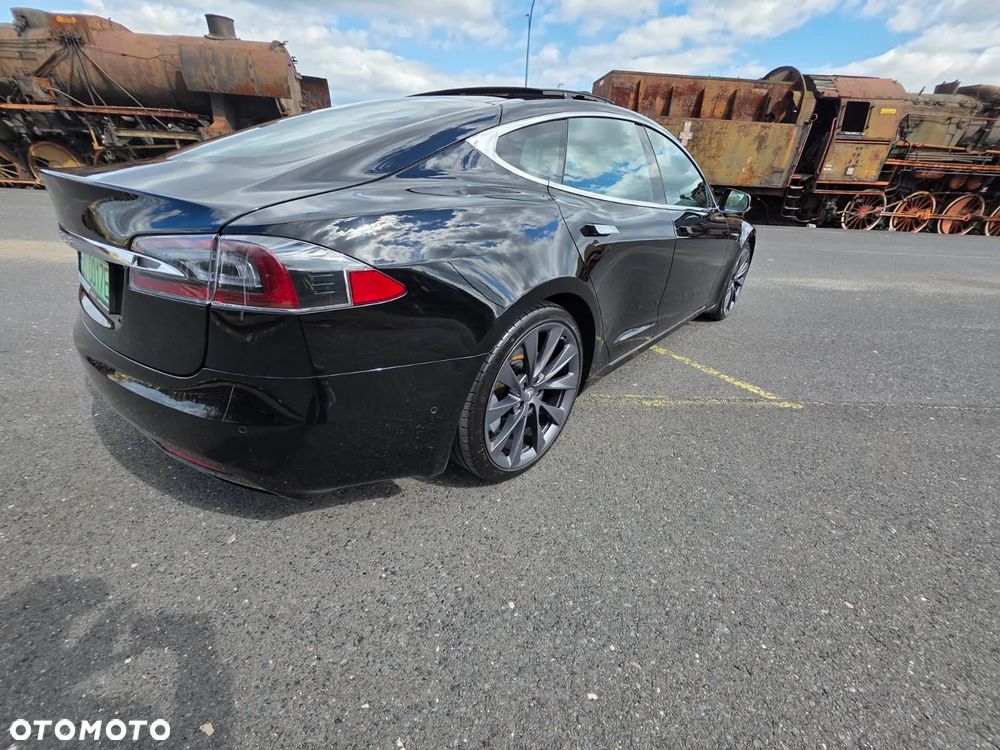Tesla Model S - 15