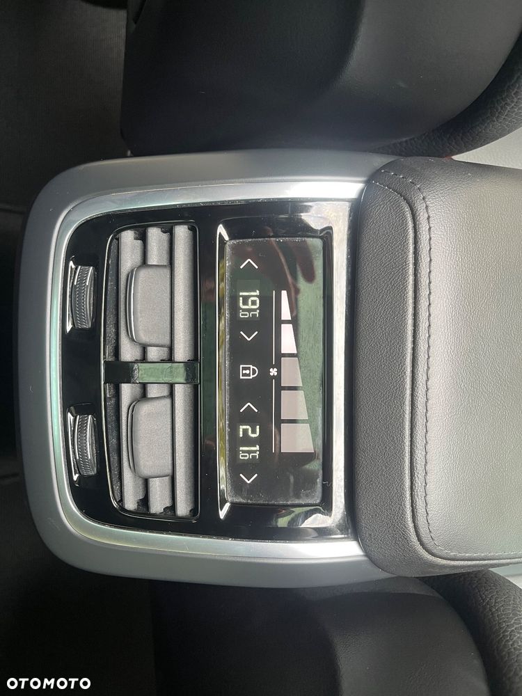 Volvo XC 60 B5 B AWD Ultimate Bright - 33
