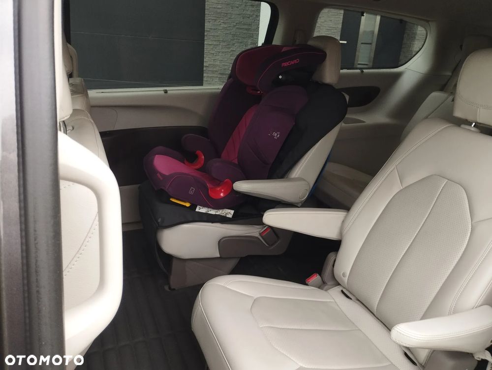 Chrysler Pacifica - 16