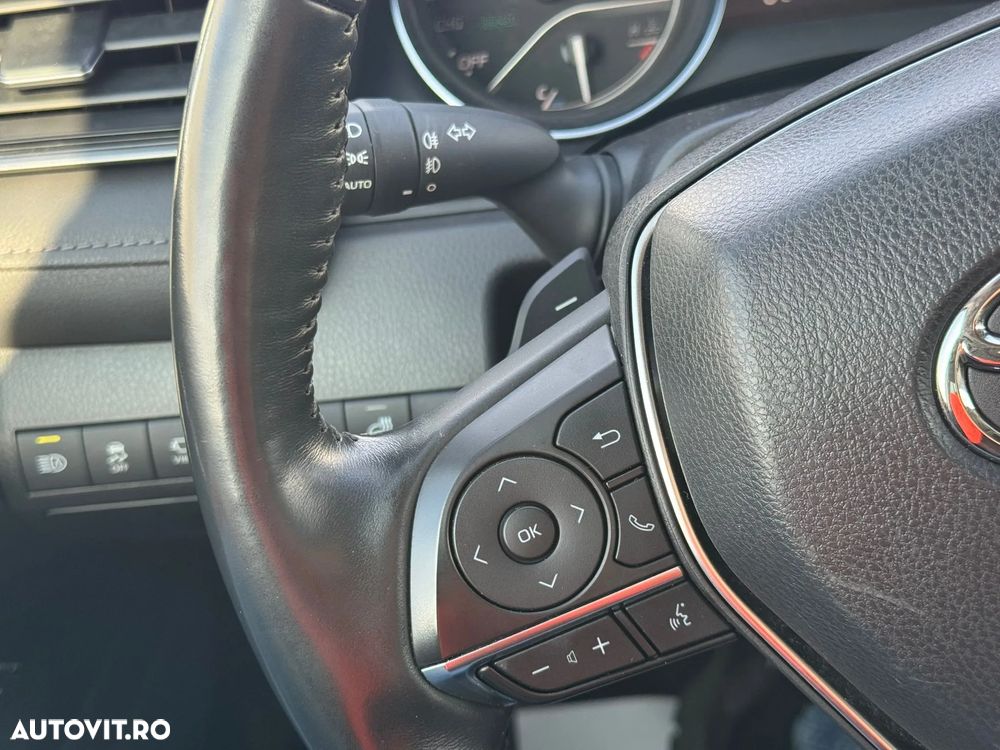 Toyota Camry Luxury - 13