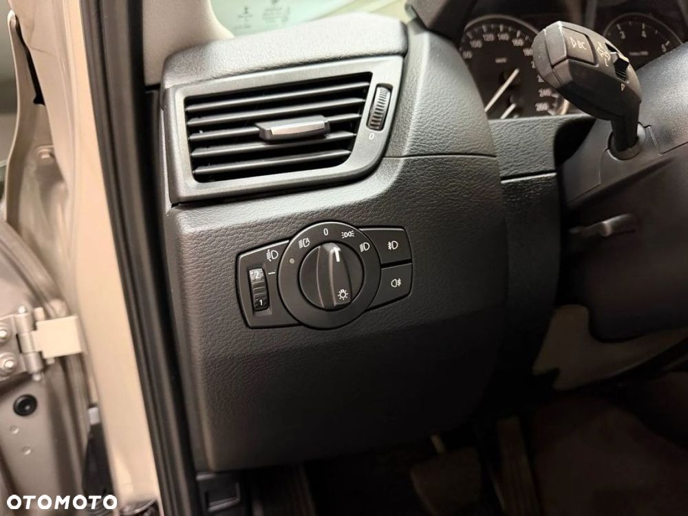 BMW X1 sDrive18i Sport Line - 37