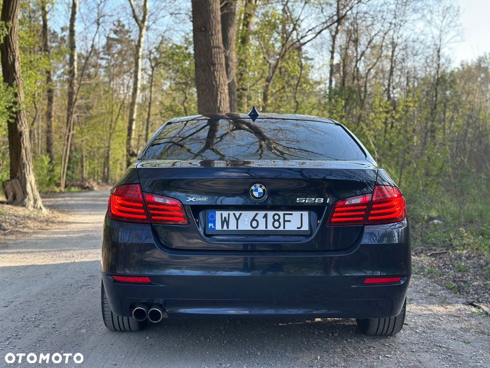 BMW Seria 5 528i xDrive - 7