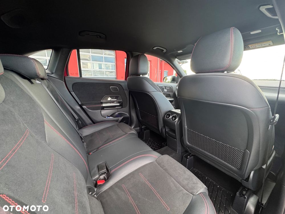 Mercedes-Benz GLA - 14