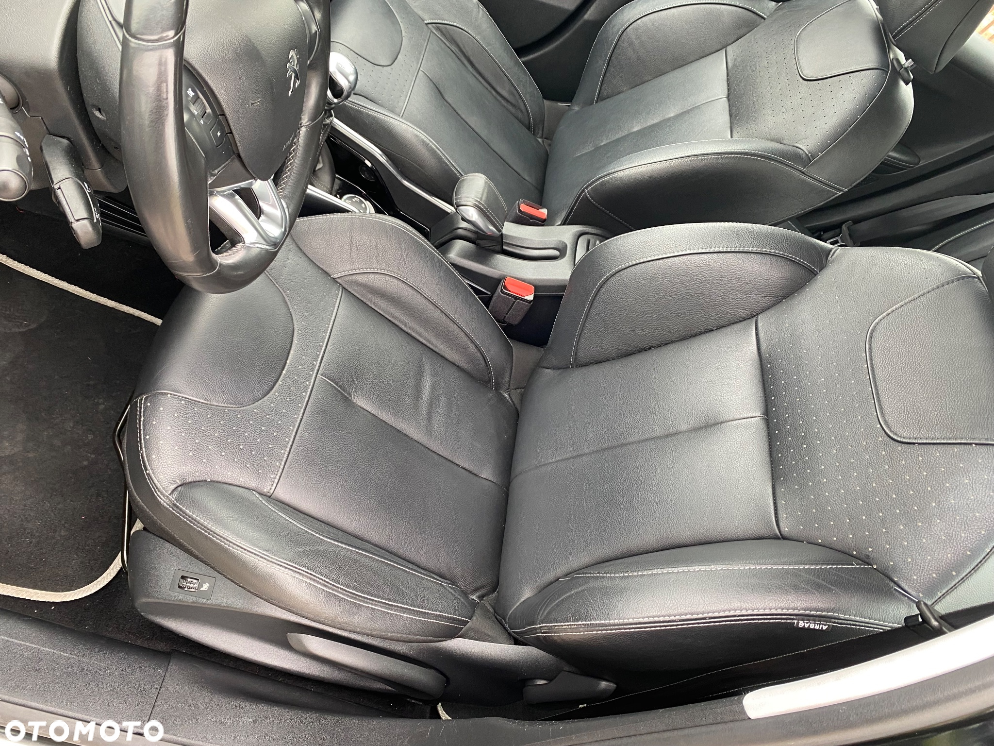 Peugeot 2008 1.6 e-HDi Allure S&S - 31